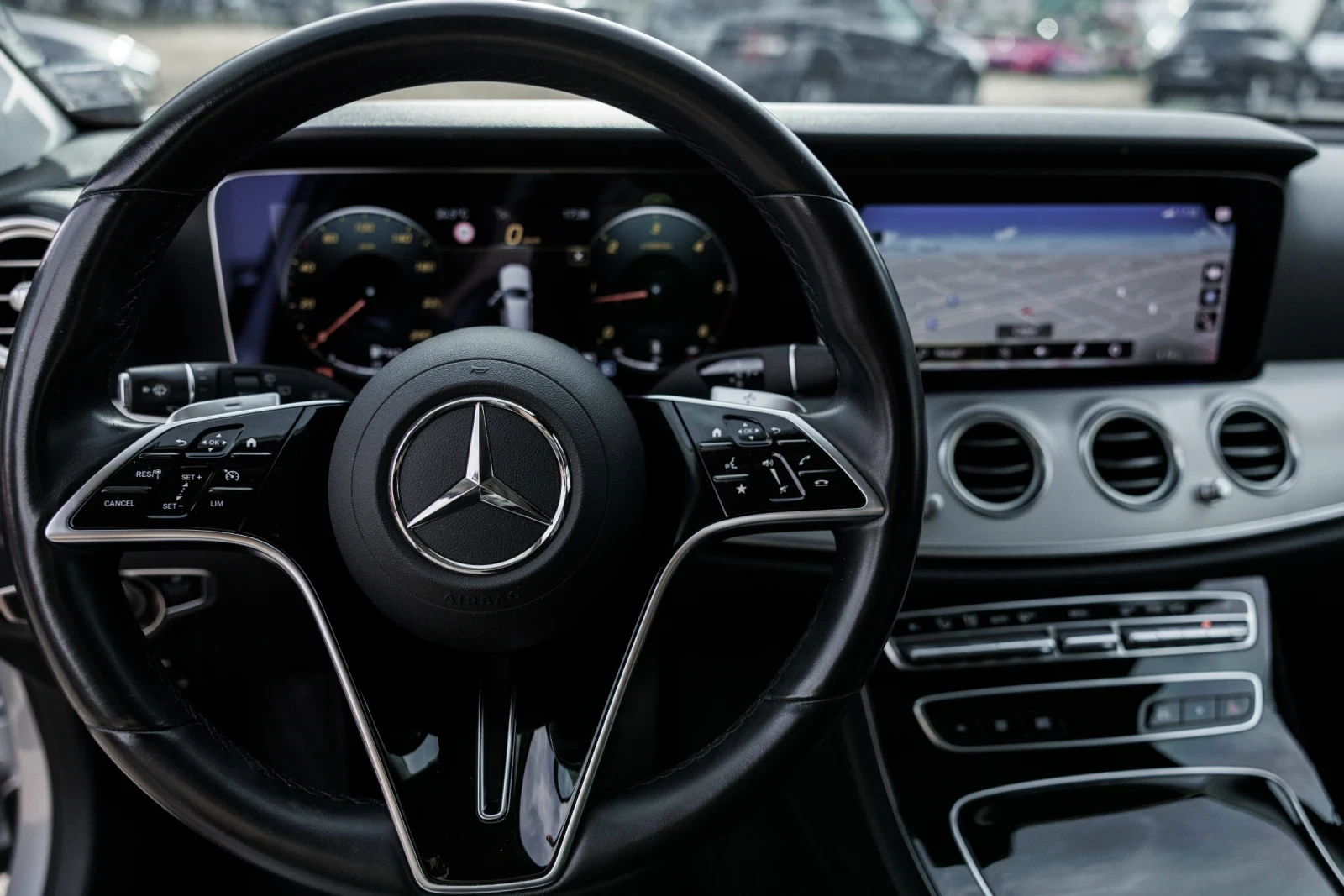 Mercedes-Benz E 220 Лизинг.Силвър Стар. Реални 55 хил км. Обслуженa, снимка 10 - Автомобили и джипове - 55877250