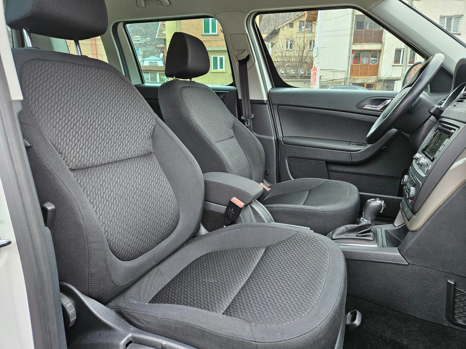 Skoda Yeti 1.6 Tdi AVTOMAT/NAVIG/134 000km | Mobile.bg — изображение 12