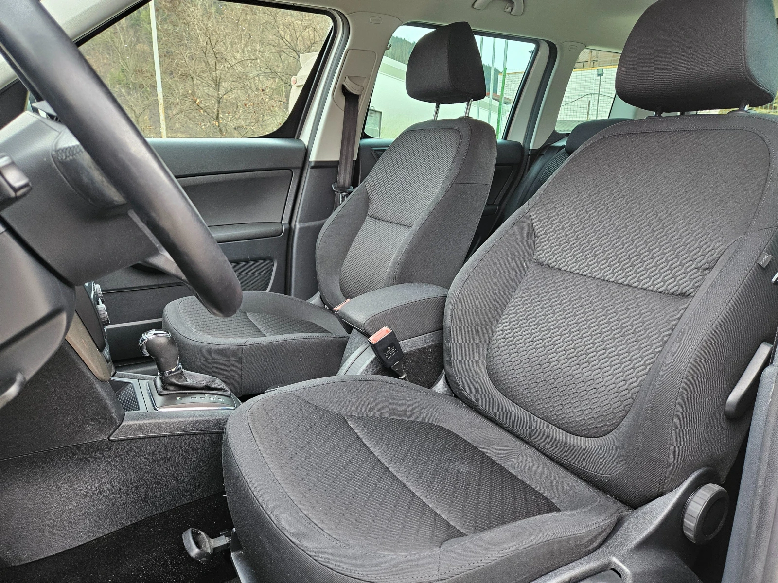 Skoda Yeti 1.6 Tdi AVTOMAT/NAVIG/134 000km | Mobile.bg — изображение 11