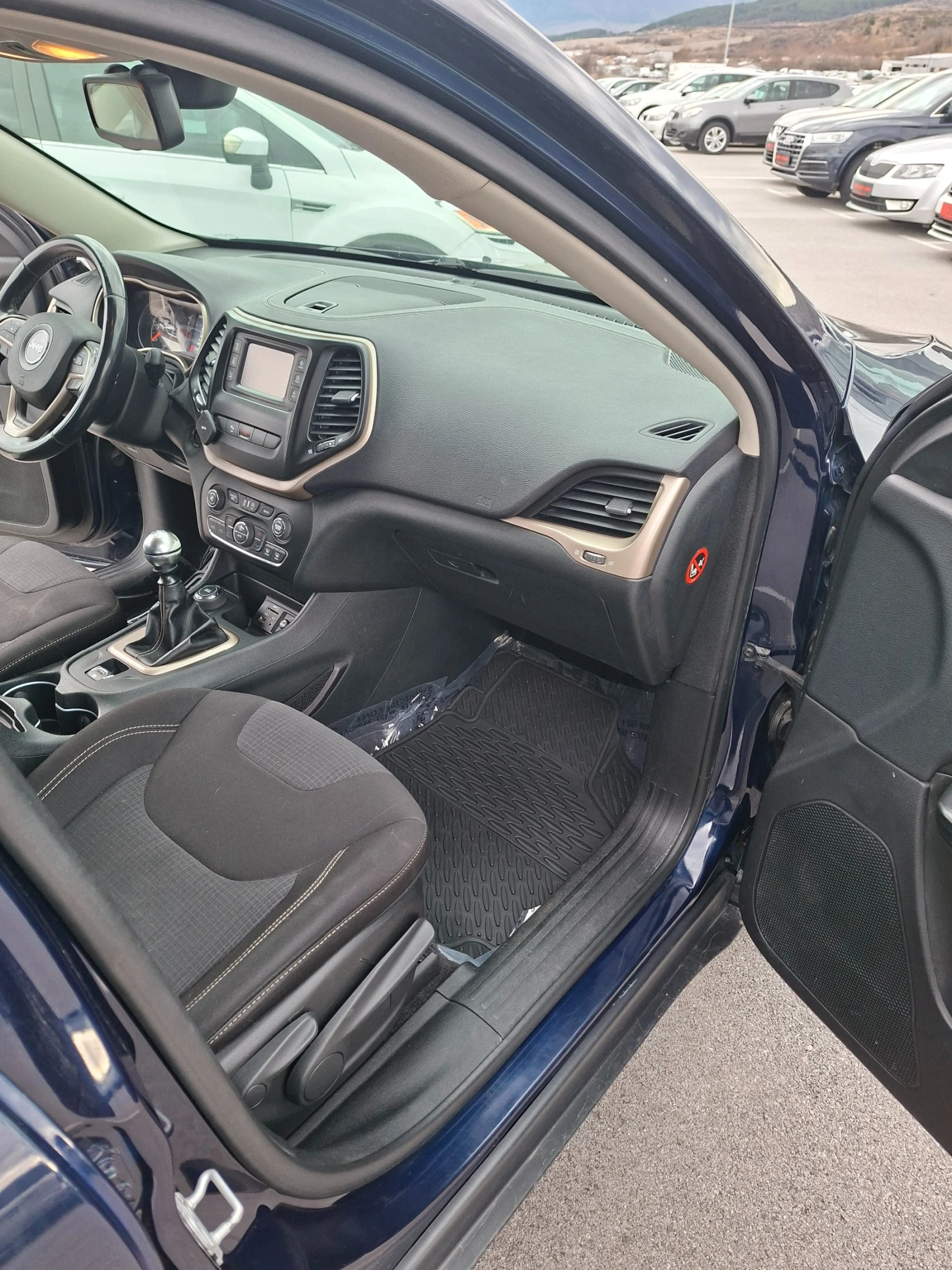 Jeep Cherokee 2.0 MULTIJET 4x4, снимка 13 - Автомобили и джипове - 53935367