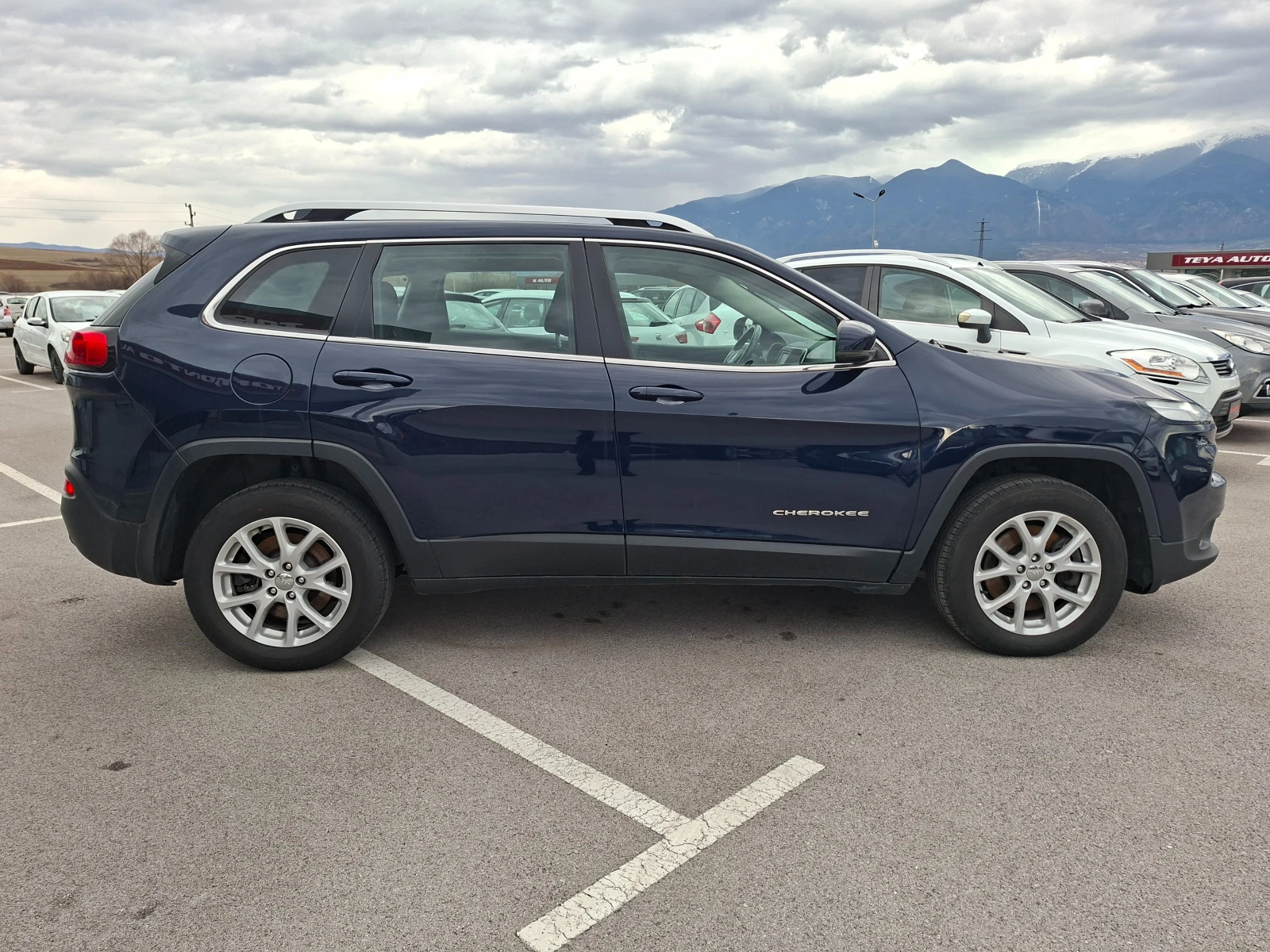 Jeep Cherokee 2.0 MULTIJET 4x4, снимка 7 - Автомобили и джипове - 53935367