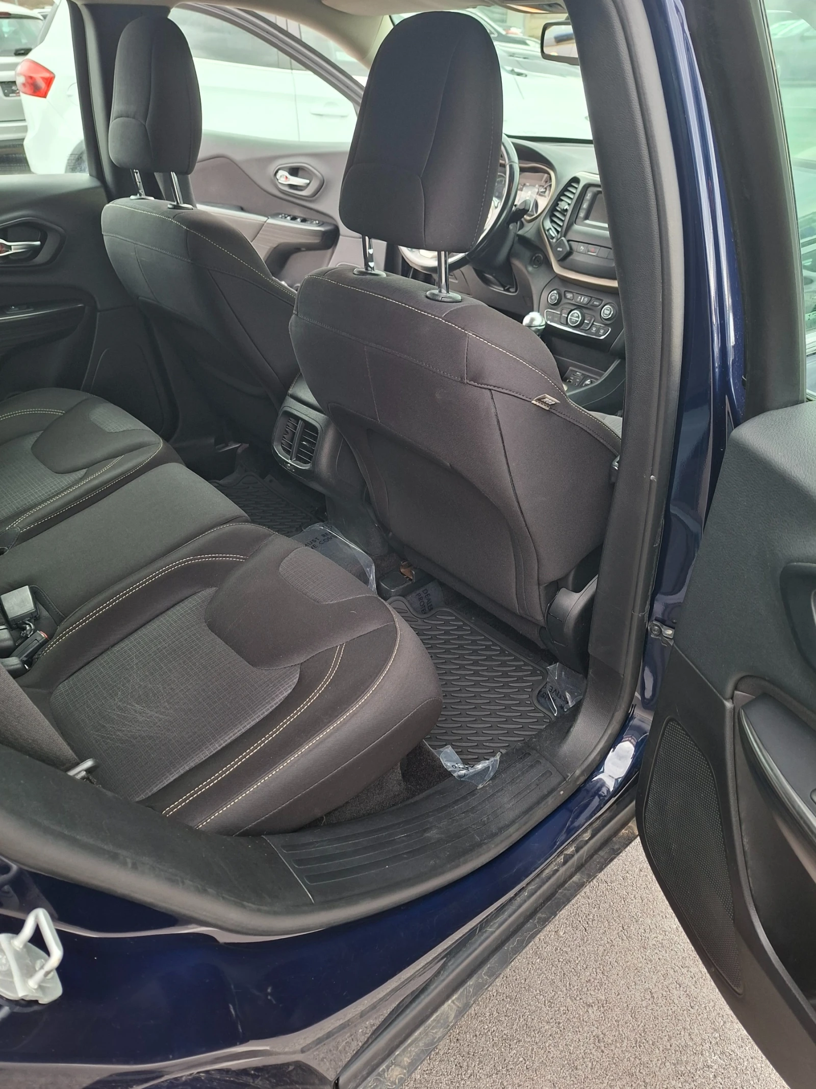 Jeep Cherokee 2.0 MULTIJET 4x4, снимка 12 - Автомобили и джипове - 53935367