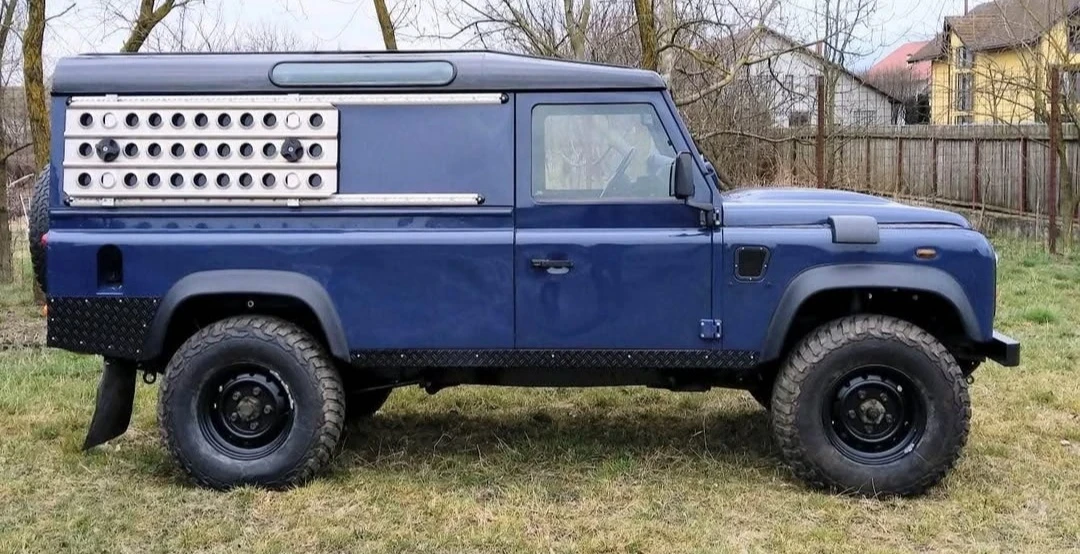 Land Rover Defender 2.4TDCI, снимка 9 - Автомобили и джипове - 54952984