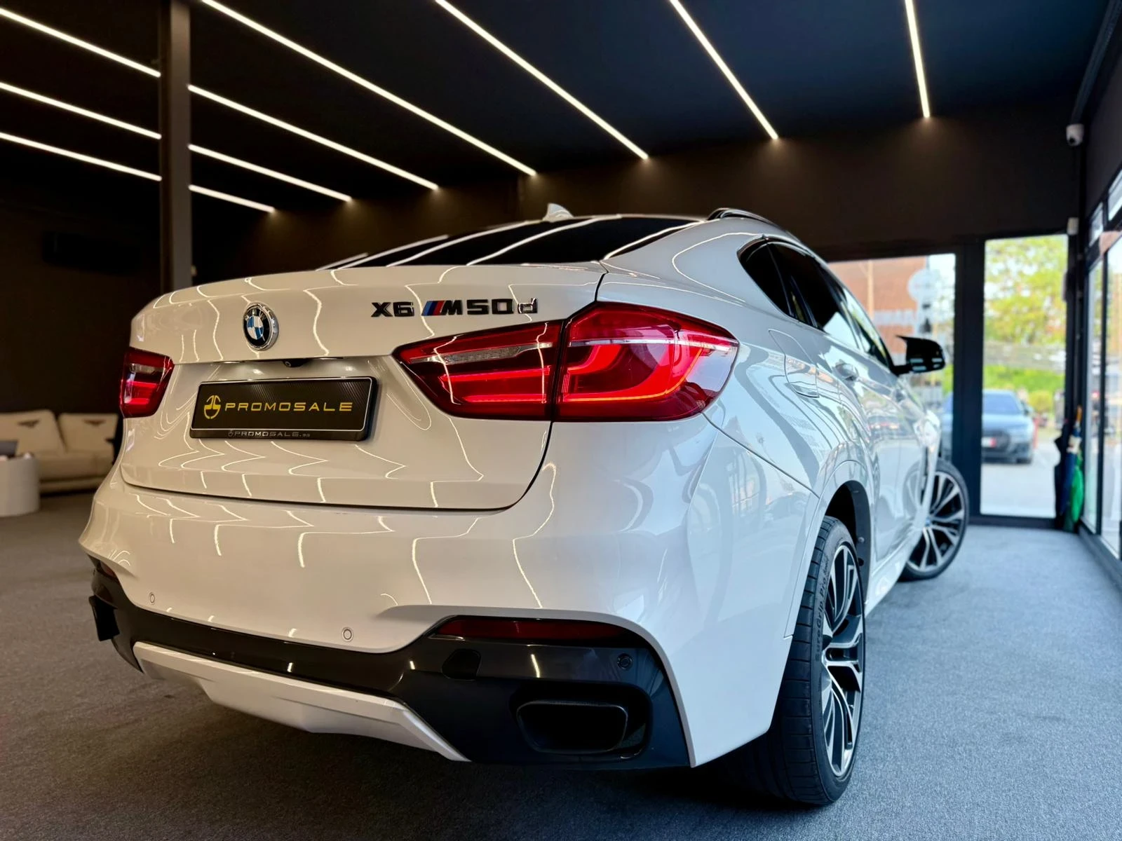 BMW X6 M50d* B&O* Laser* HU* Подгрев* Обдух* Лизинг, снимка 6 - Автомобили и джипове - 55645095