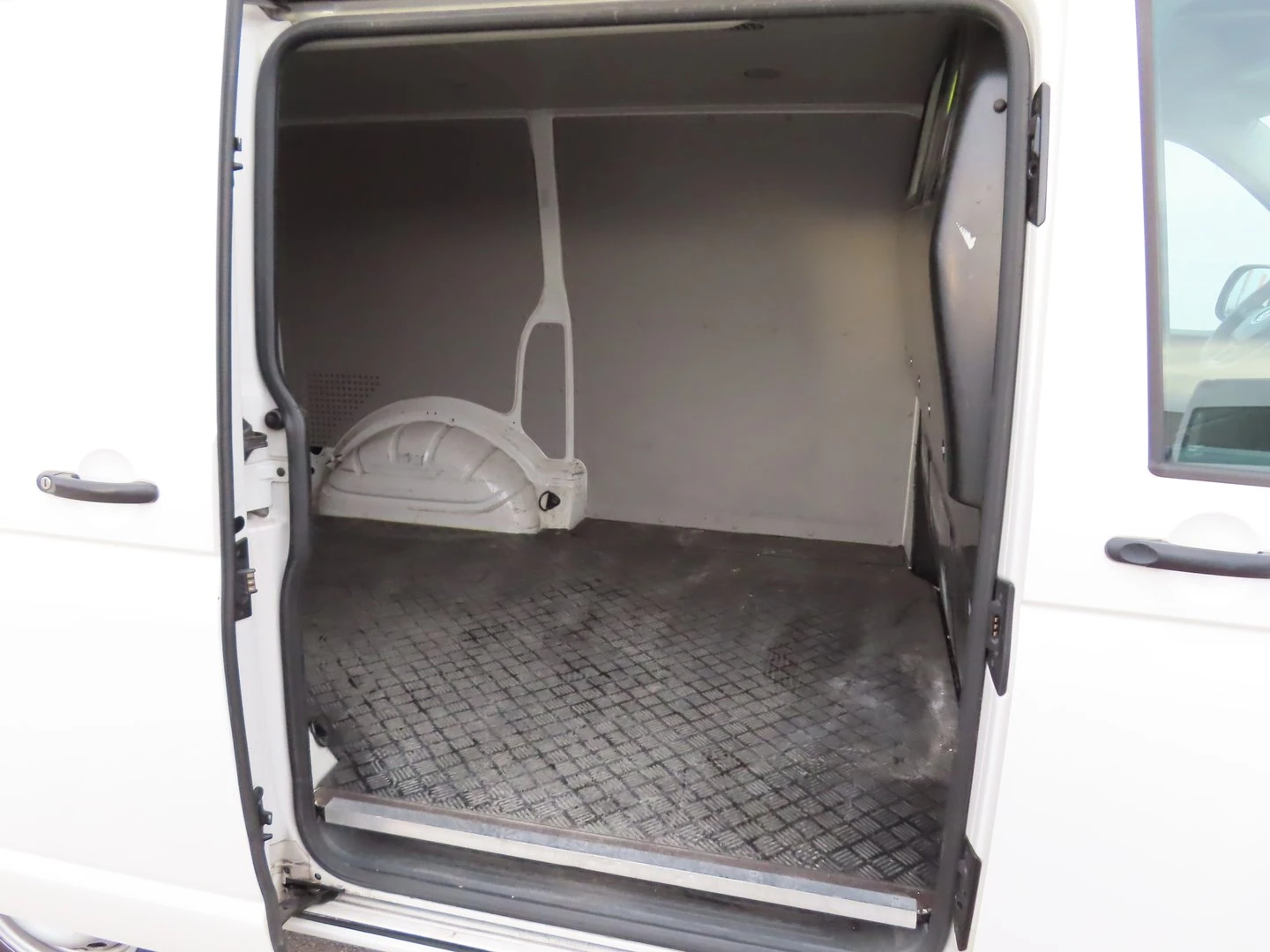 VW Transporter VW Transporter Kasten S TDI BMT 5.8 m3 - изображение 8