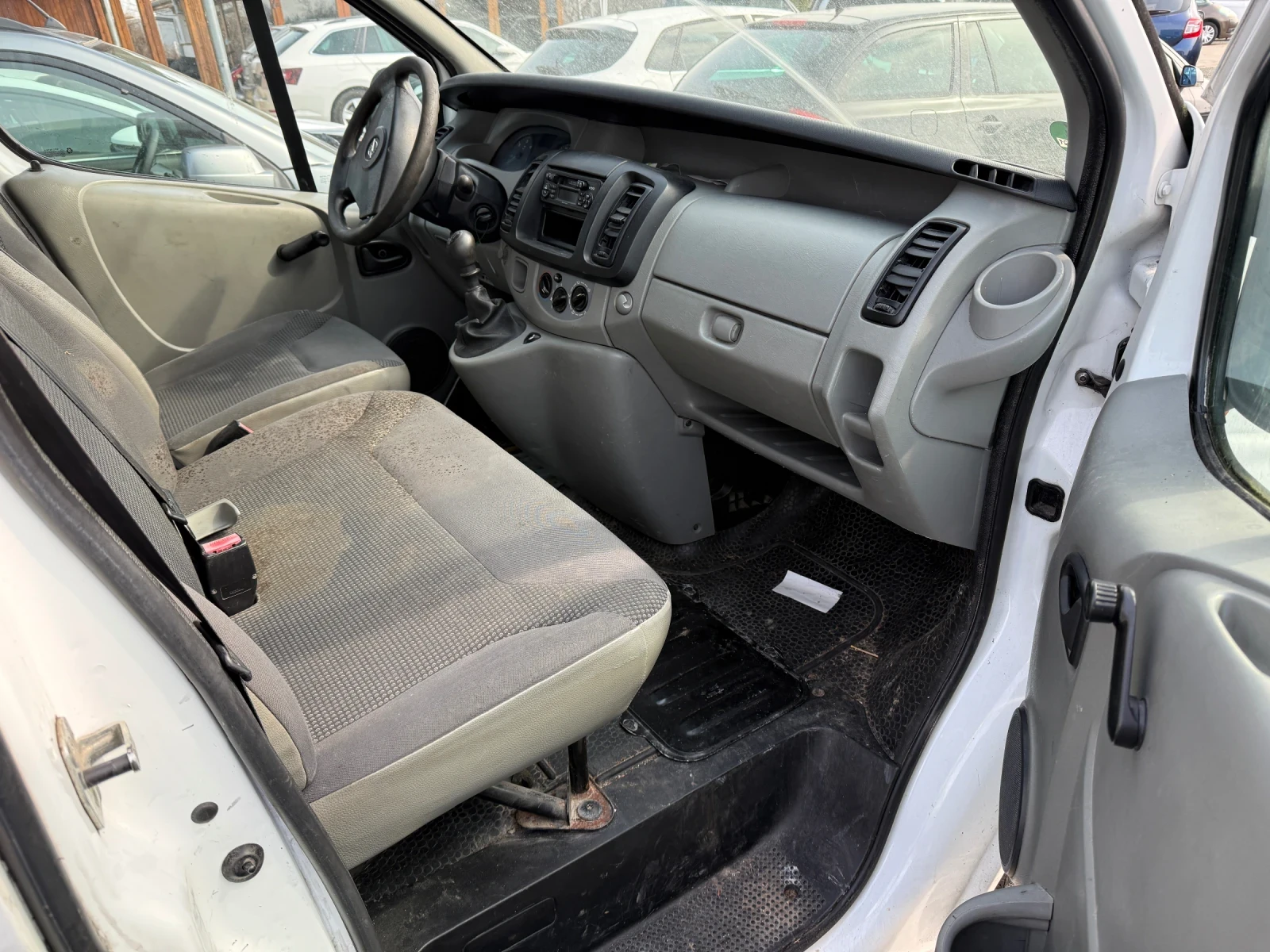 Opel Vivaro * 2.0D* 114HP* ТОВАРЕН* ЕЛ. ПРОБЛЕМ*  - изображение 8