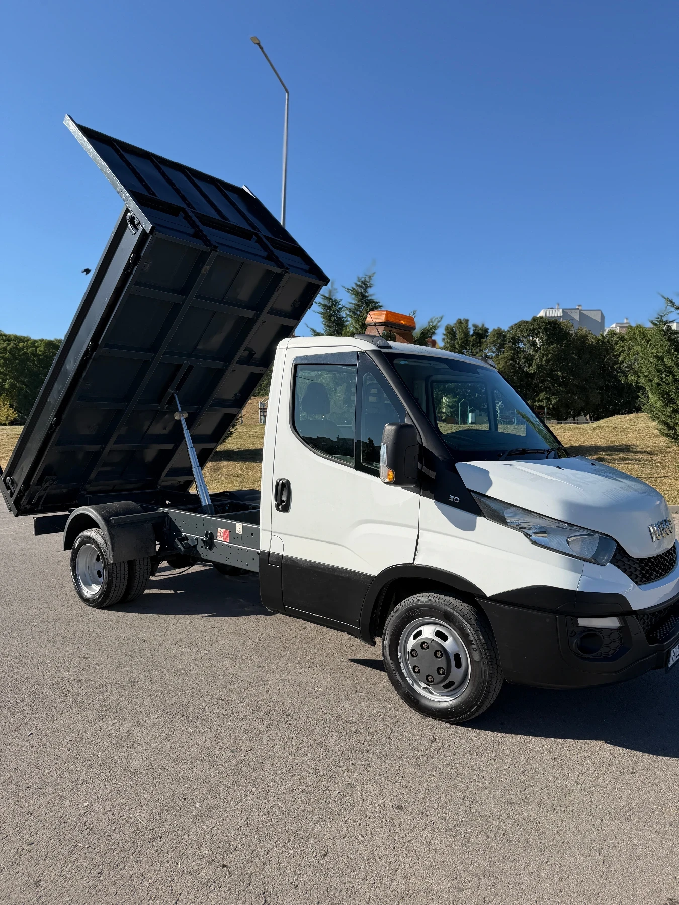 Iveco Daily Самосвал Регистриран, снимка 2 - Бусове и автобуси - 56047757