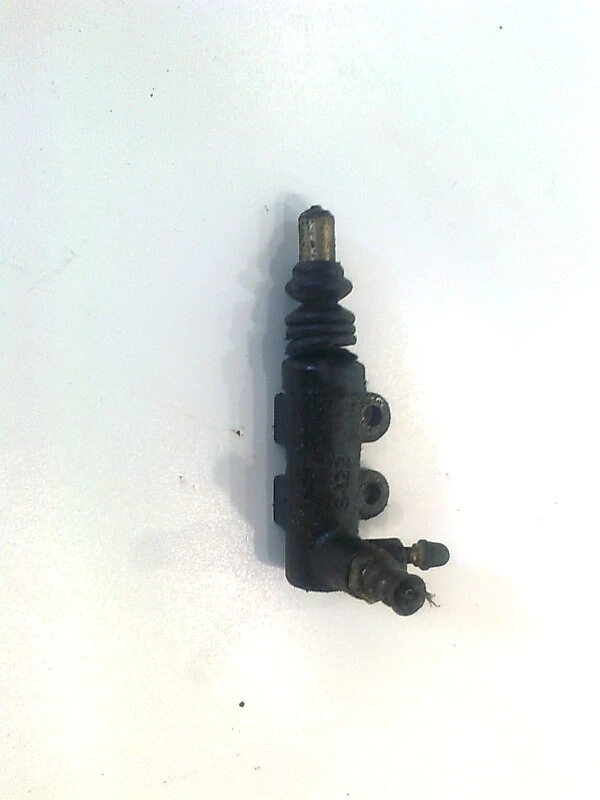 помпа съединител долна за Киа Спортич 2.0 бензин 