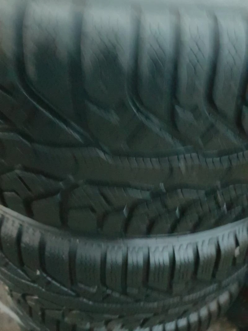 Гуми Зимни 205/45R16, снимка 2 - Гуми и джанти - 35611027