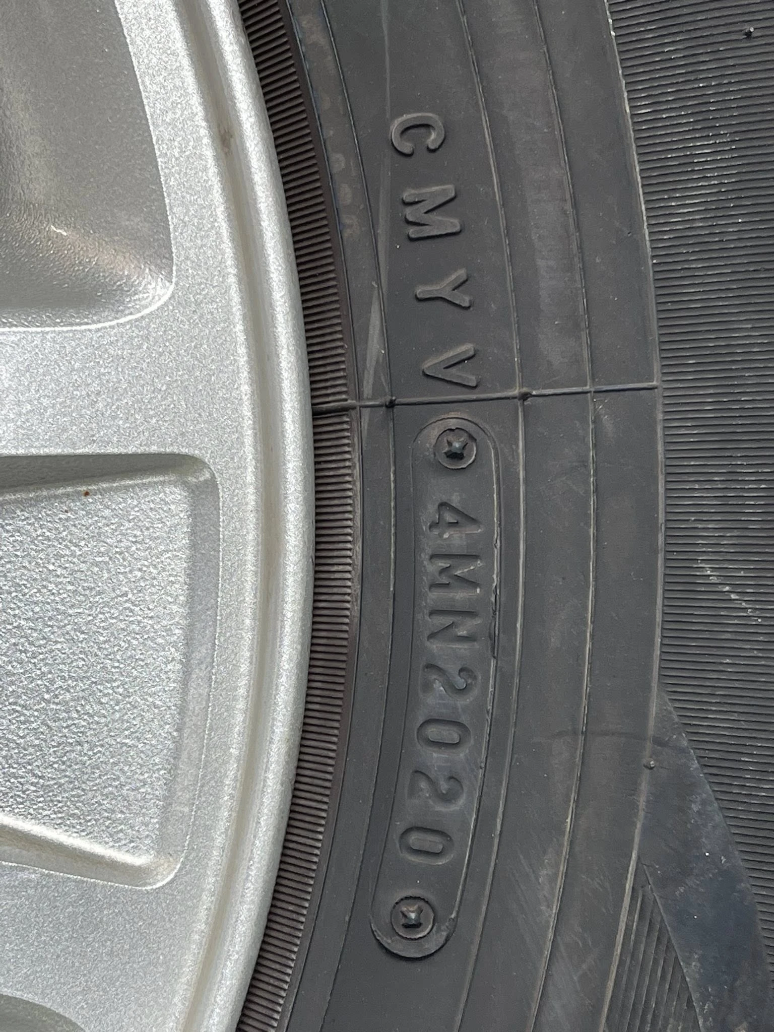 Гуми с джанти Toyo 215/70R16, снимка 3 - Гуми и джанти - 54657893