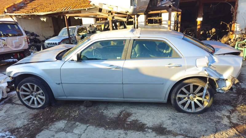 Chrysler 300c 6.1 HEMI, снимка 2 - Автомобили и джипове - 44104743