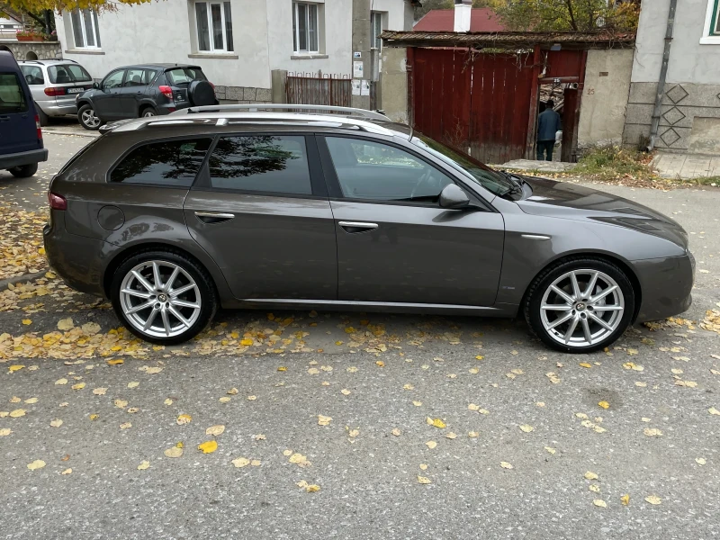 Alfa Romeo 159 sportwagon 2.0JTDm* Подгрев* Темпомат* NAVI* Парктроник* EURO, снимка 4 - Автомобили и джипове - 47826892