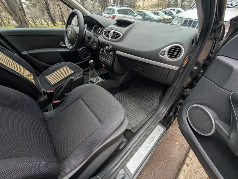 Renault Clio Clio 3, снимка 15 - Автомобили и джипове - 48285121