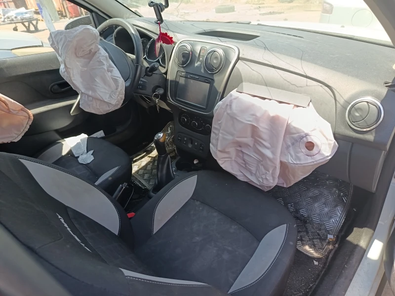 Dacia Sandero 0.9t, снимка 5 - Автомобили и джипове - 51040345
