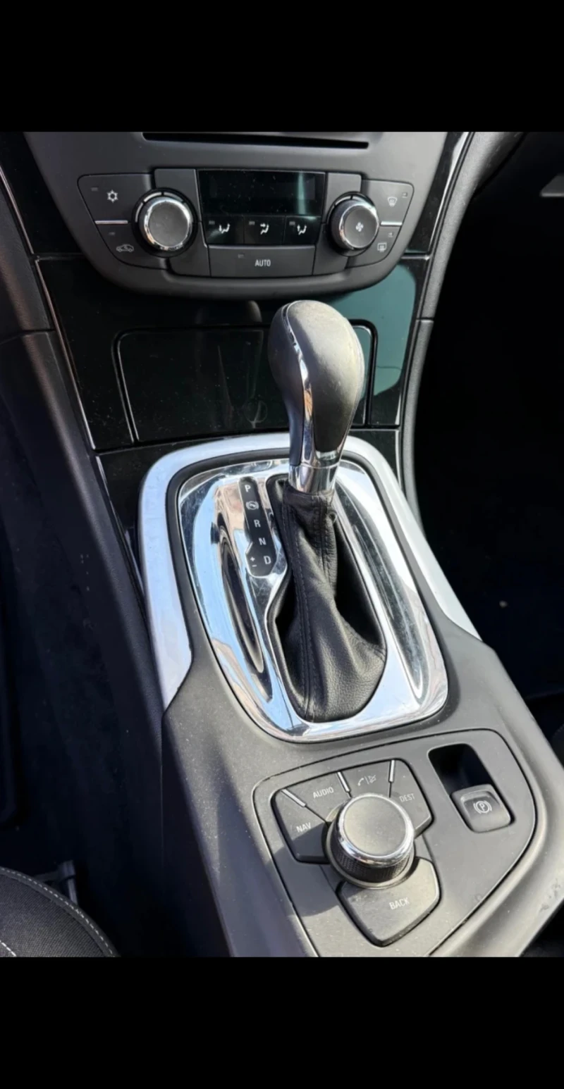 Opel Insignia Sports tourer, снимка 13 - Автомобили и джипове - 53445295