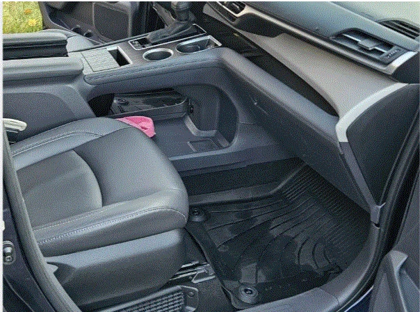 Toyota Sienna 2, 5 hibrid, снимка 11 - Автомобили и джипове - 52816264