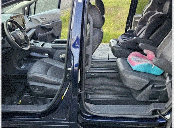 Toyota Sienna 2, 5 hibrid, снимка 12 - Автомобили и джипове - 52816264