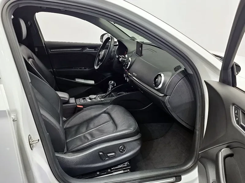 Audi A3 2.0 TFSI, снимка 11 - Автомобили и джипове - 54135485