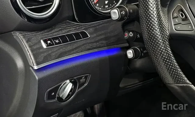 Mercedes-Benz E 220 D * 4MATIC * AVANTGARDE * ШИБИДАХ * HEAD UP * , снимка 11 - Автомобили и джипове - 55504593