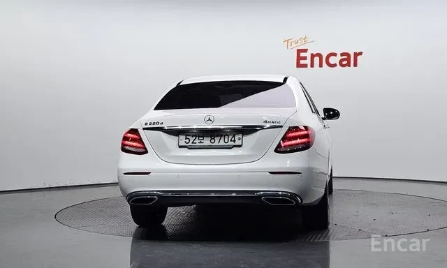 Mercedes-Benz E 220 D * 4MATIC * AVANTGARDE * ШИБИДАХ * HEAD UP * , снимка 4 - Автомобили и джипове - 55504593