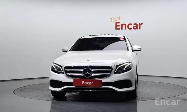 Mercedes-Benz E 220 D * 4MATIC * AVANTGARDE * ШИБИДАХ * HEAD UP * , снимка 2 - Автомобили и джипове - 55504593