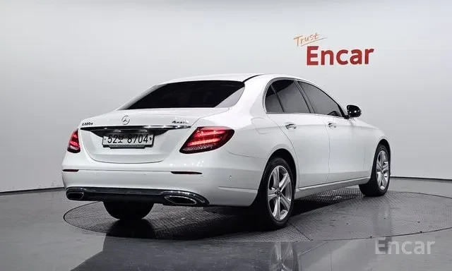 Mercedes-Benz E 220 D * 4MATIC * AVANTGARDE * ШИБИДАХ * HEAD UP * , снимка 3 - Автомобили и джипове - 55504593