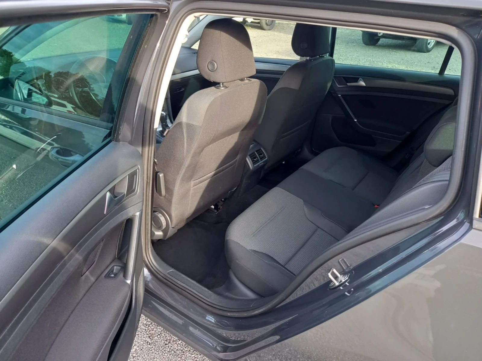 VW Golf 1.2tsi 105ps | Mobile.bg — изображение 12