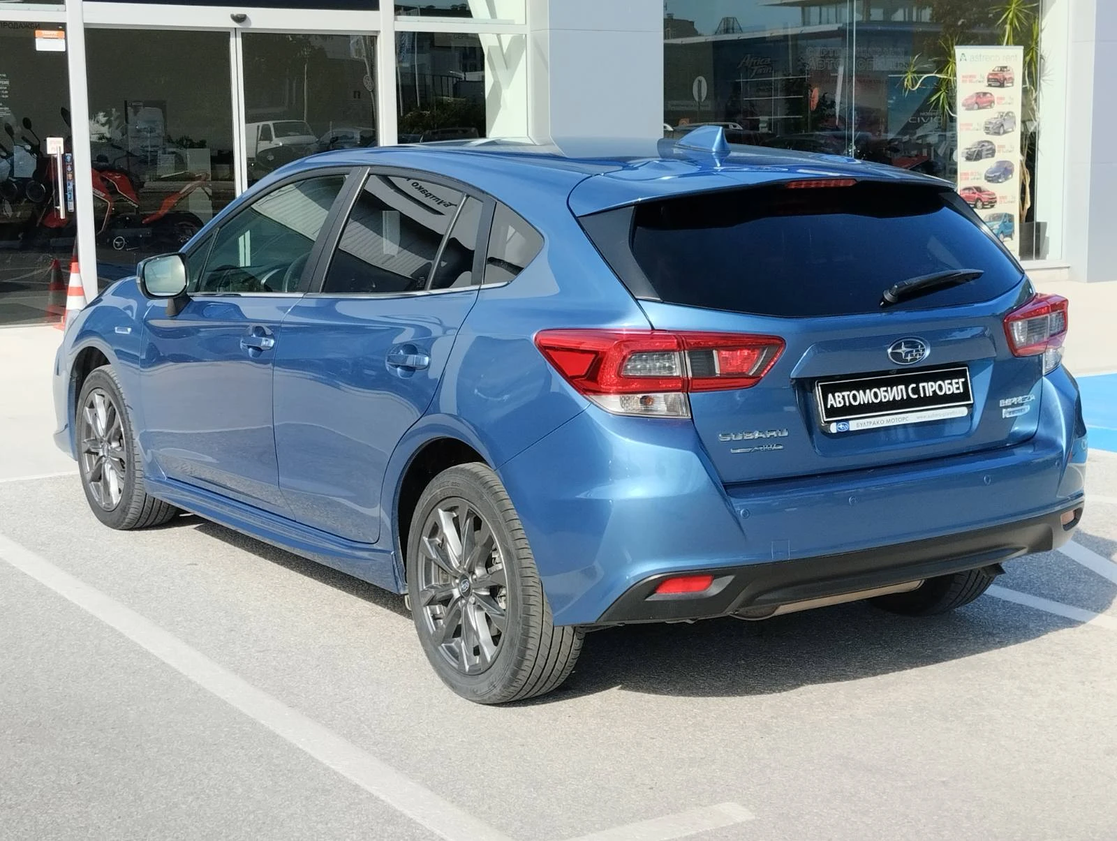 Subaru Impreza 2.0 E-BOXER  AWD CVT PREMIUM - изображение 8