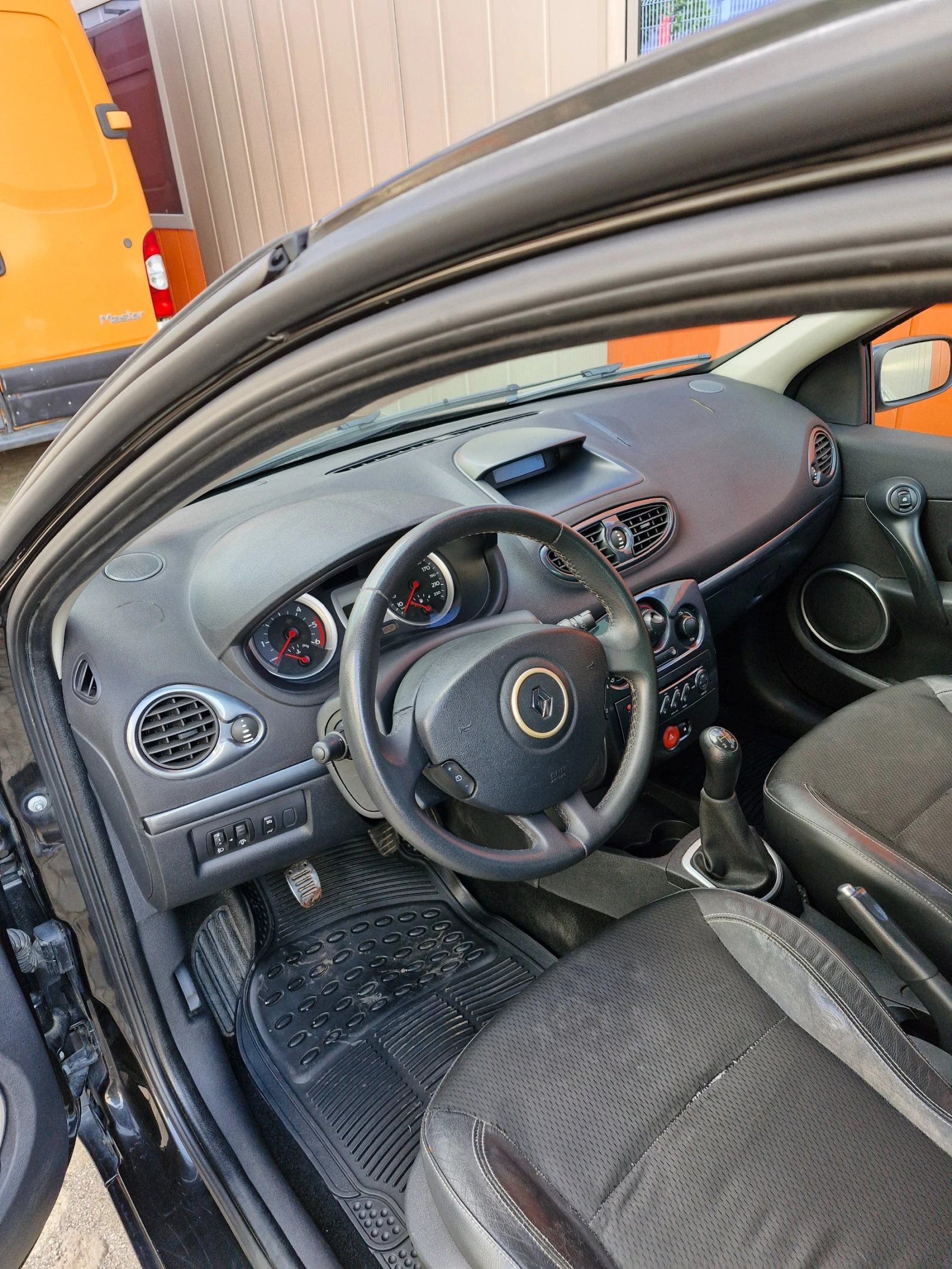 Renault Clio 1.5 - изображение 4
