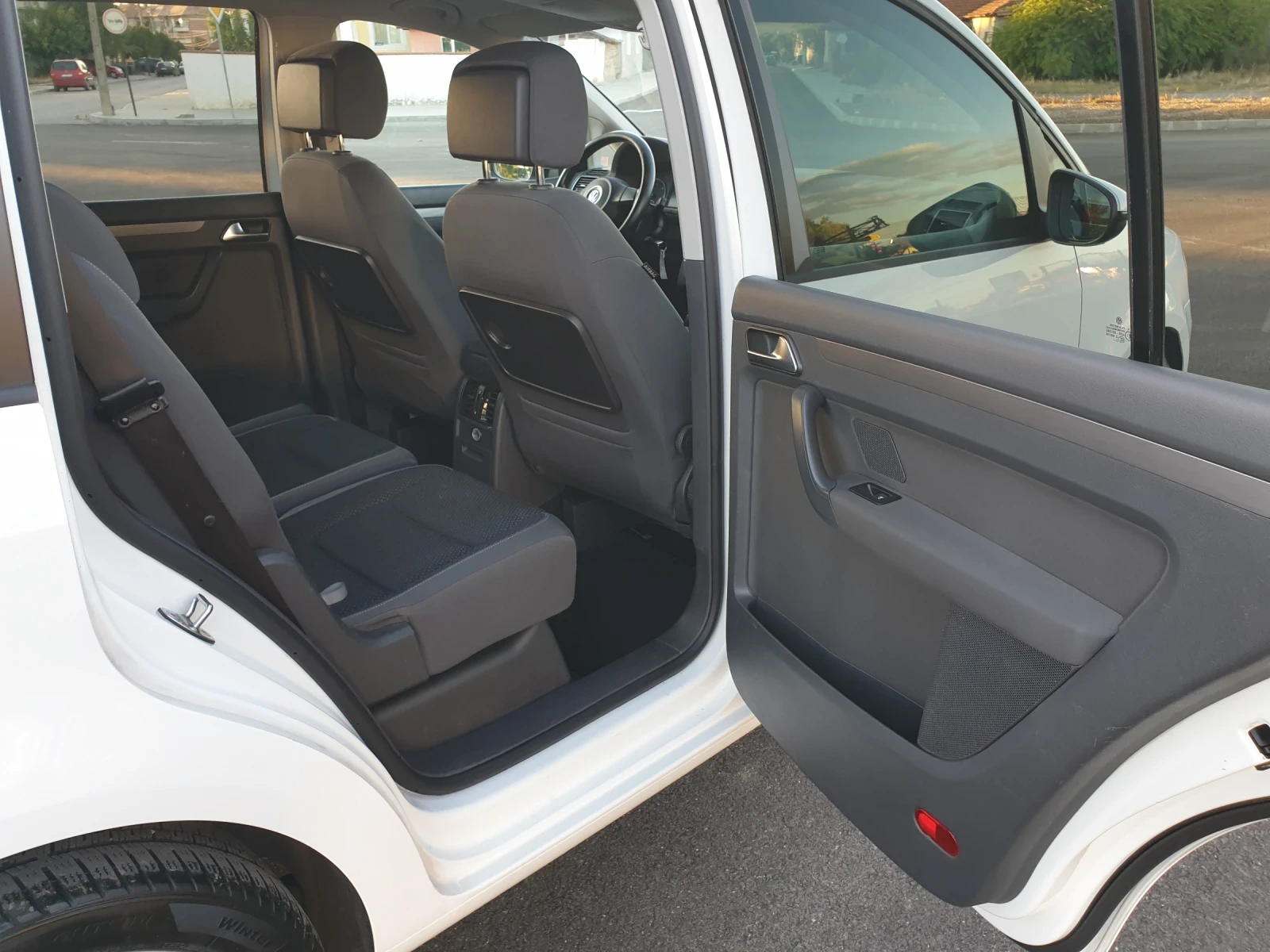 VW Touran 2.0 140.  6.DSG | Mobile.bg   11