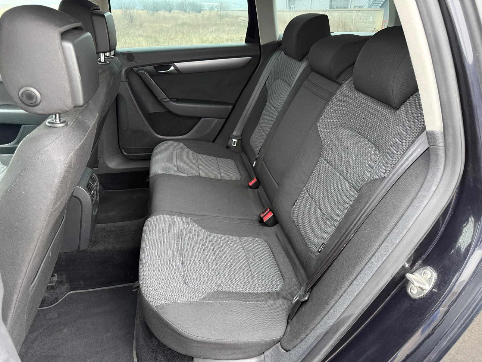 VW Passat 2.0 TDI / AVTOMAT / NAVI / PARKTRONIC / AVTOPILOT | Mobile.bg � ����������� 12