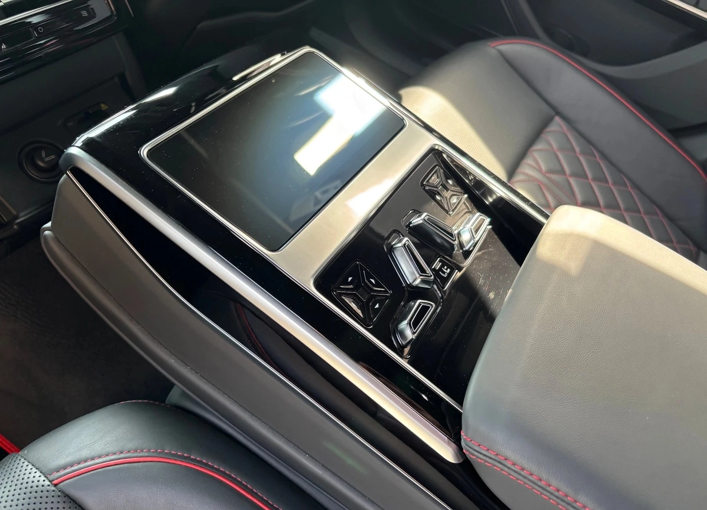 Audi S8 8-cylinder 4.0L, снимка 7 - Автомобили и джипове - 54250411