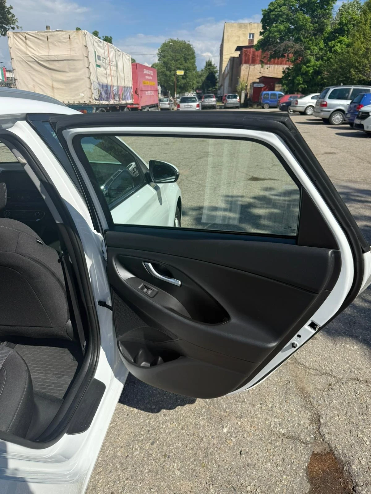 Hyundai I30 1, 6 CRDI, снимка 8 - Автомобили и джипове - 54294672