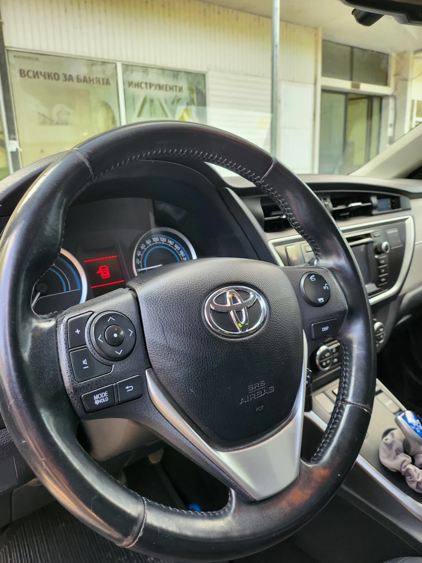 Toyota Auris, снимка 17 - Автомобили и джипове - 54697988
