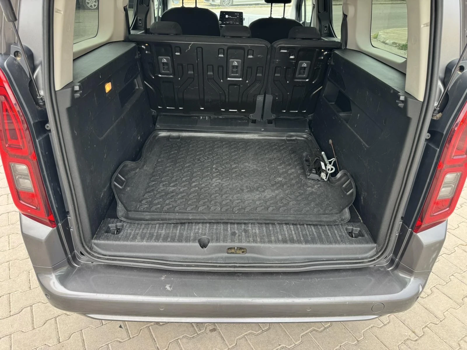 Opel Combo 1.5 DCI ЕВРО 6B Пътнически, снимка 11 - Автомобили и джипове - 54871020