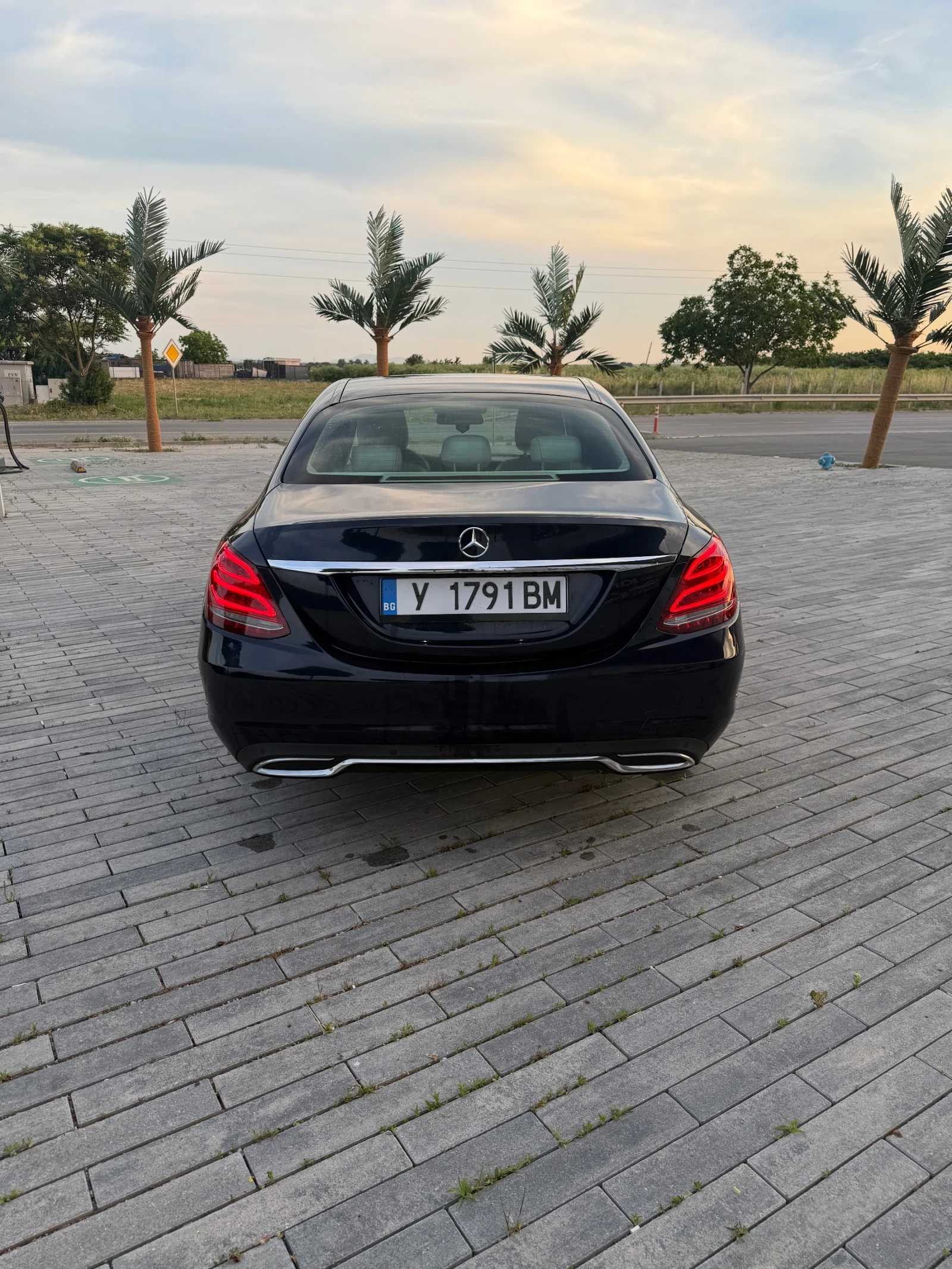 Mercedes-Benz C 220 170hp 7G tronic DISTRONIC BURMESTER, снимка 7 - Автомобили и джипове - 54874493