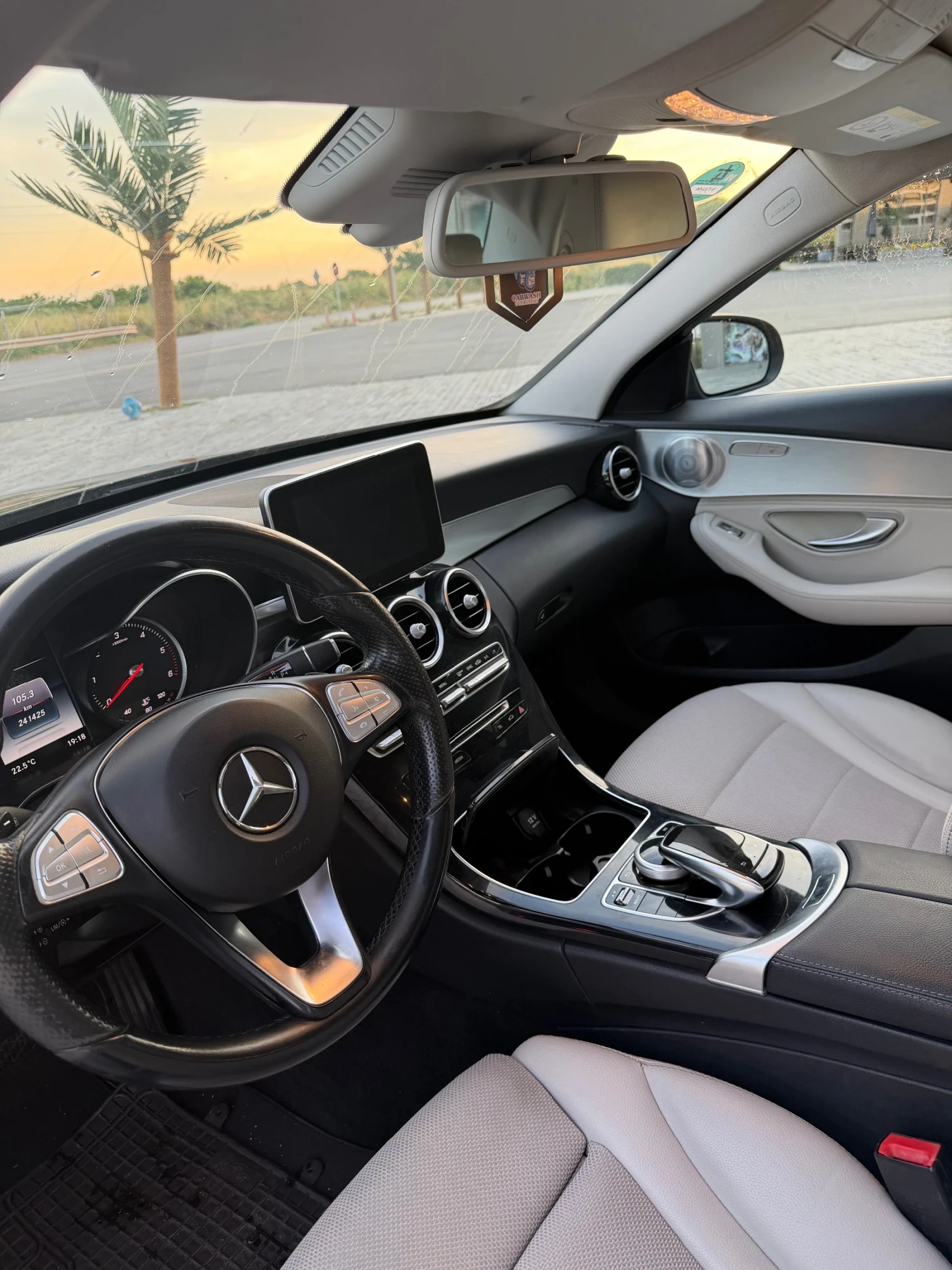 Mercedes-Benz C 220 170hp 7G tronic DISTRONIC BURMESTER, снимка 9 - Автомобили и джипове - 54874493