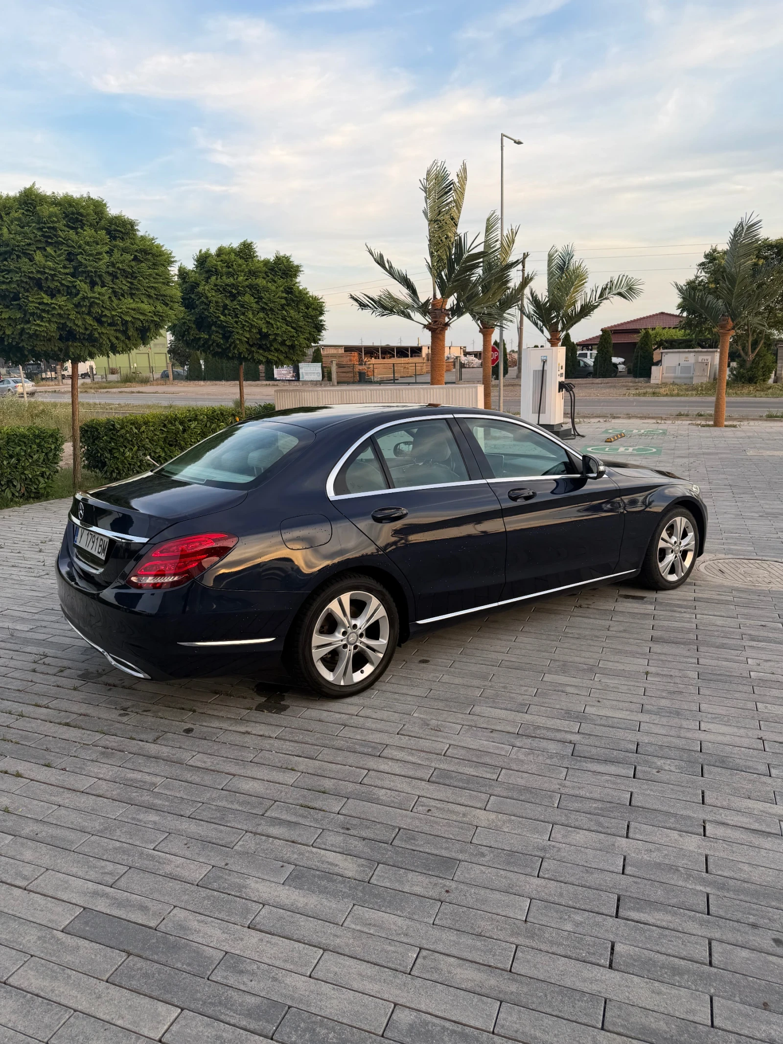 Mercedes-Benz C 220 170hp 7G tronic DISTRONIC BURMESTER, снимка 6 - Автомобили и джипове - 54874493