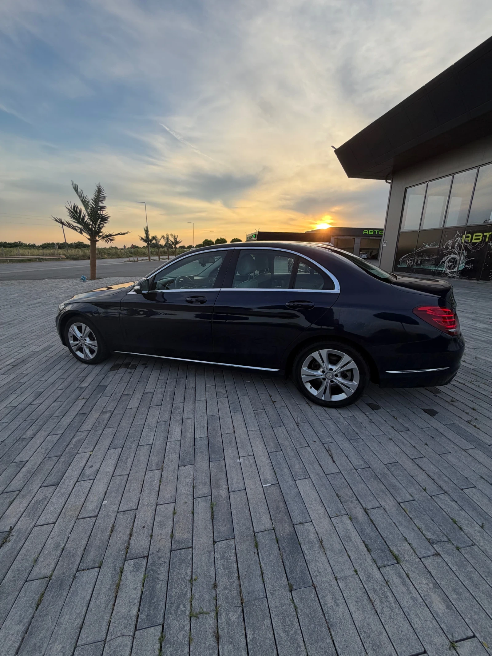 Mercedes-Benz C 220 170hp 7G tronic DISTRONIC BURMESTER, снимка 4 - Автомобили и джипове - 54874493