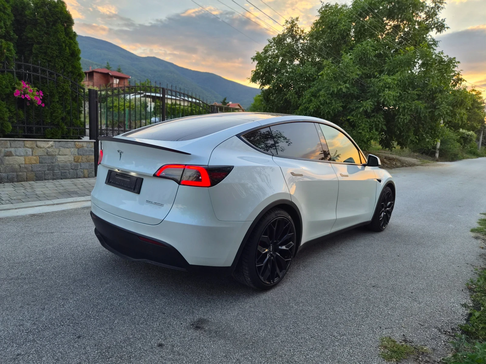 Tesla Model Y 12.23г/Performance/Long Range/Dual Motor , снимка 4 - Автомобили и джипове - 55053089