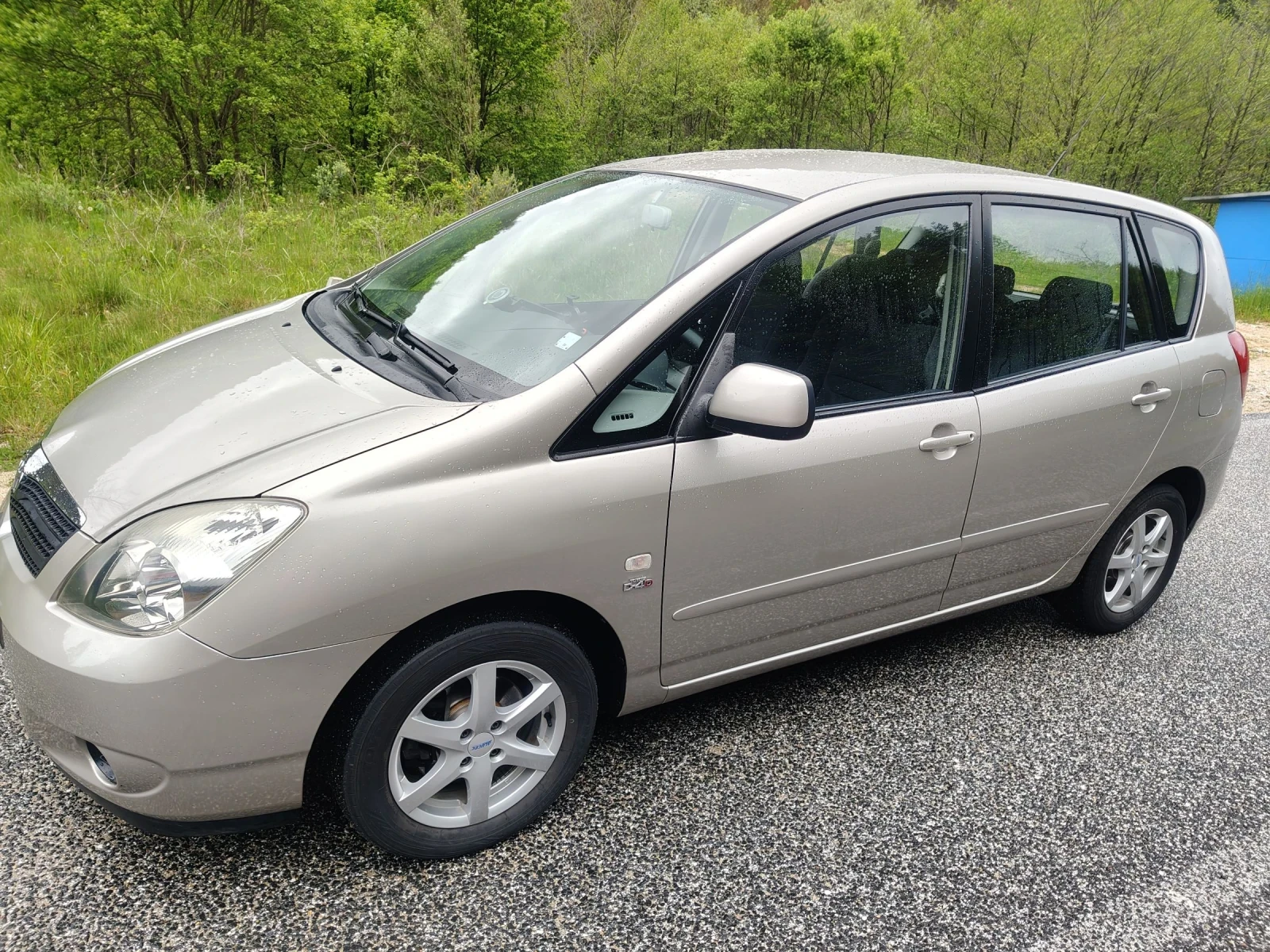Toyota Corolla verso 2.0D4D, снимка 6 - Автомобили и джипове - 55094943