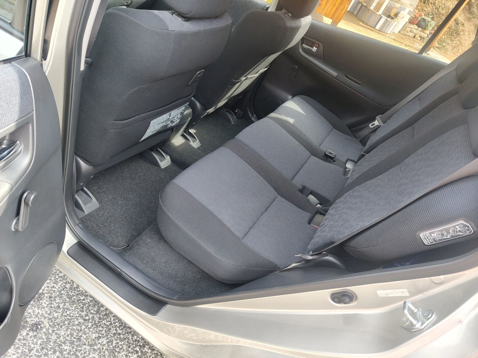 Toyota Corolla verso 2.0D4D, снимка 8 - Автомобили и джипове - 55094943