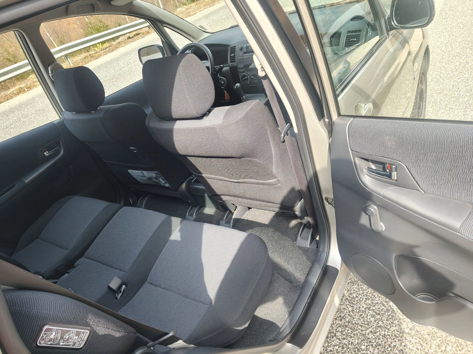 Toyota Corolla verso 2.0D4D, снимка 9 - Автомобили и джипове - 55094943