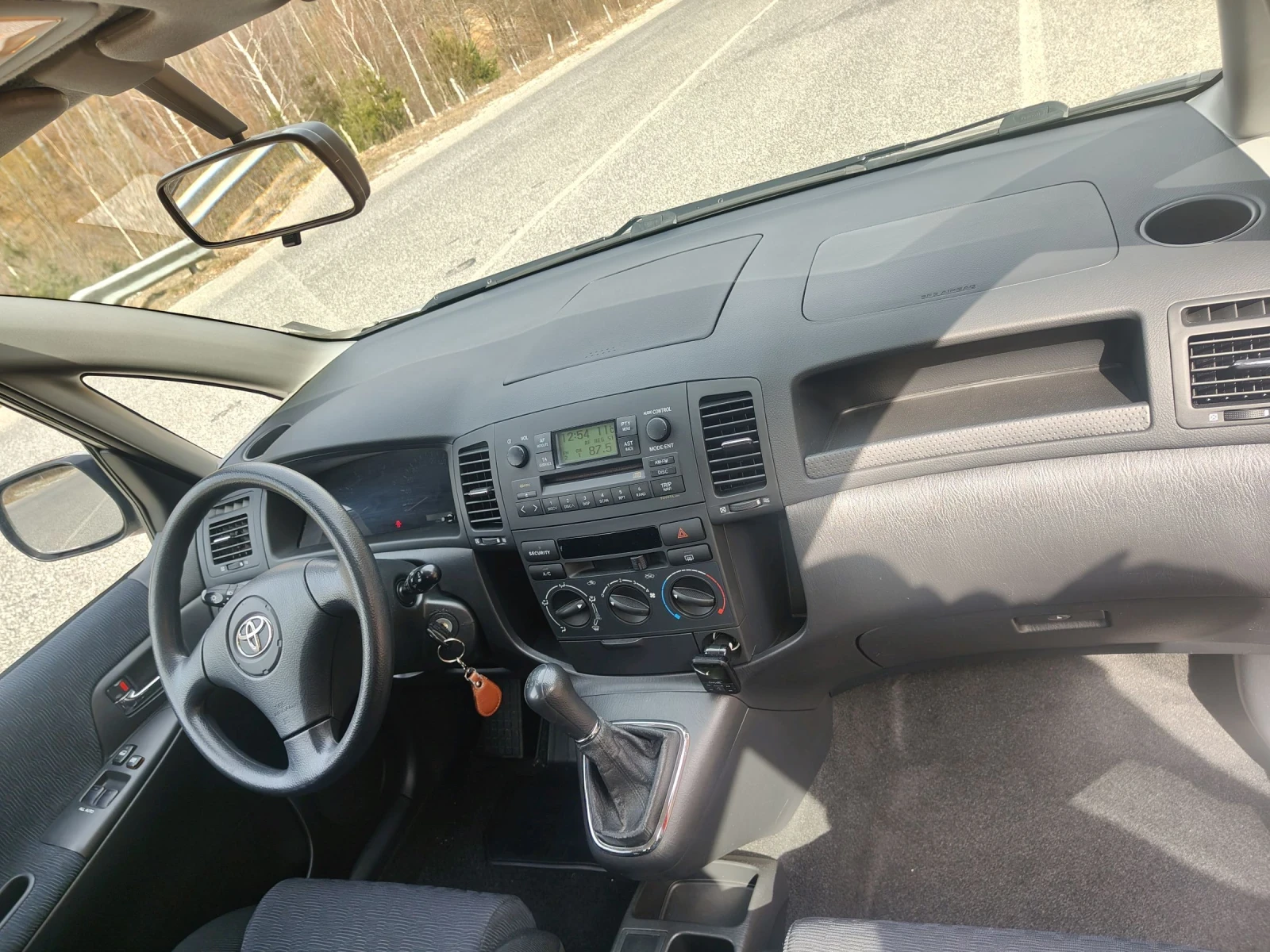 Toyota Corolla verso 2.0D4D, снимка 10 - Автомобили и джипове - 55094943
