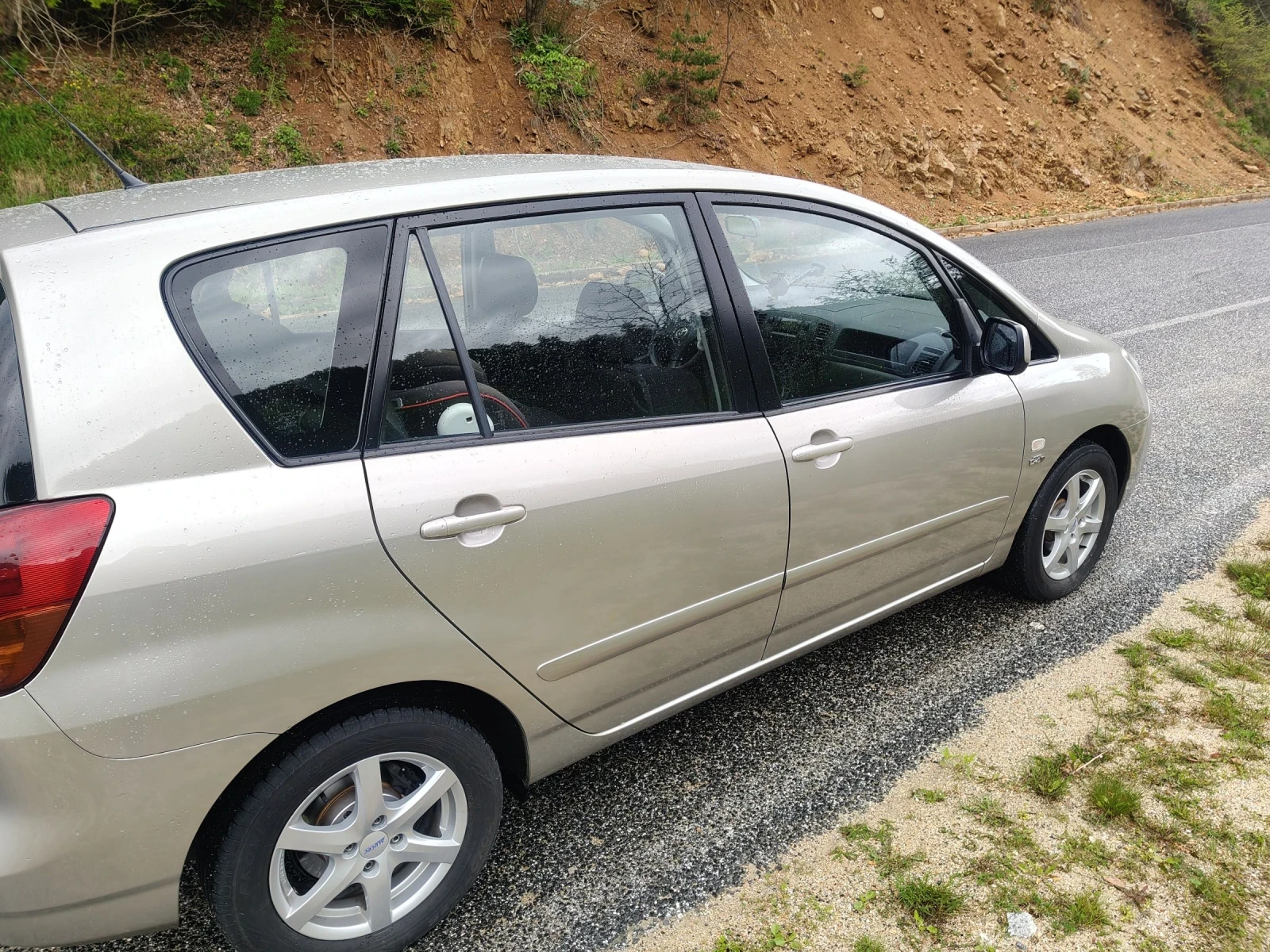 Toyota Corolla verso 2.0D4D, снимка 3 - Автомобили и джипове - 55094943