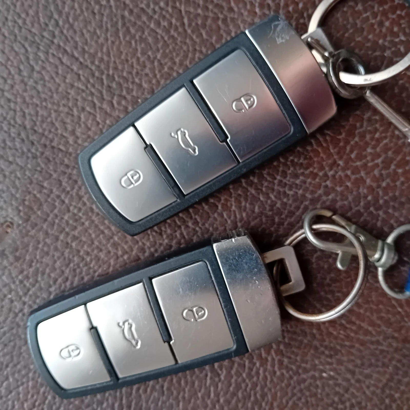 VW Passat 2.0 ТДИ 140 КС, снимка 13 - Автомобили и джипове - 55136131