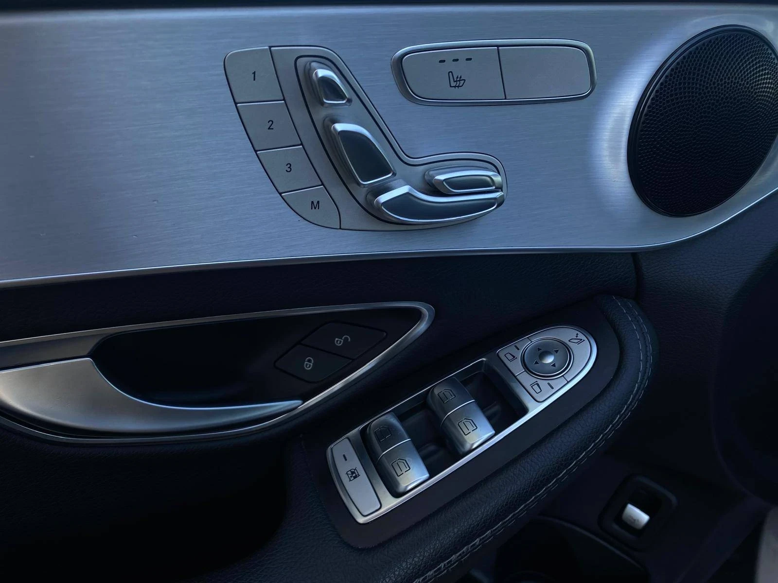 Mercedes-Benz C 300 ПОДГРЕВ* ПАНОРАМА* KEYLESS* CARFAX , снимка 7 - Автомобили и джипове - 55213463