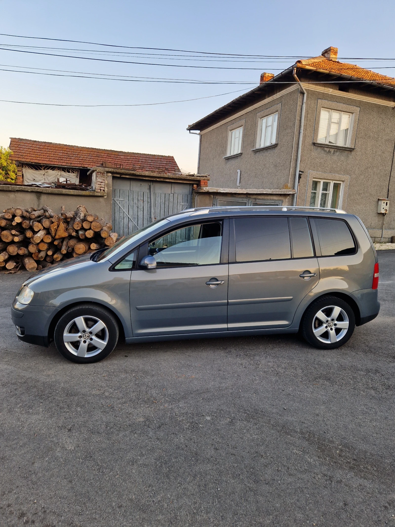 VW Touran 1.9 105 7месна 6ск , снимка 2 - Автомобили и джипове - 55513134