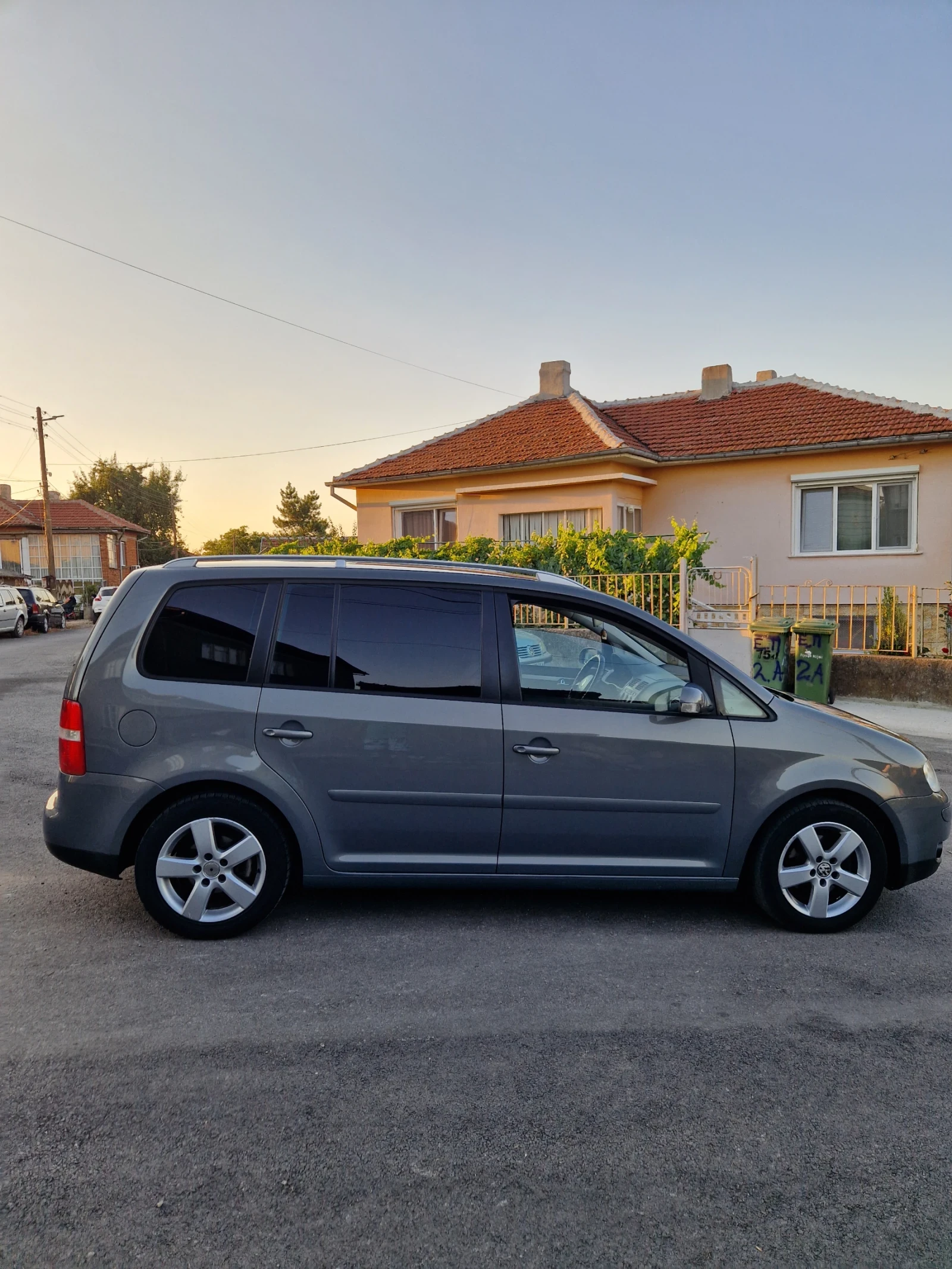 VW Touran 1.9 105 7месна 6ск , снимка 5 - Автомобили и джипове - 55513134