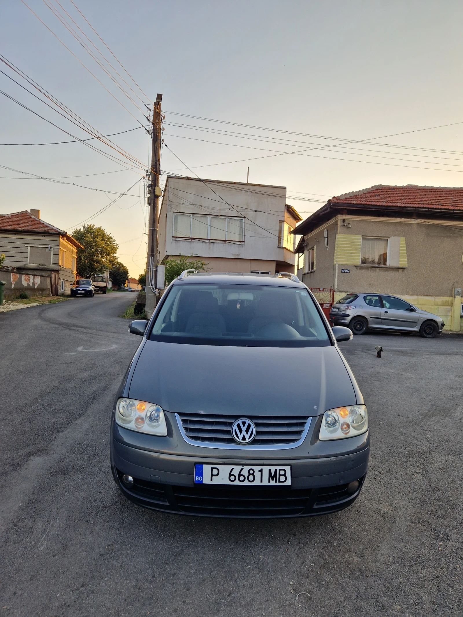 VW Touran 1.9 105 7месна 6ск , снимка 3 - Автомобили и джипове - 55513134